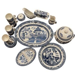 Churchill England Willow 23 items, service. very good conditions